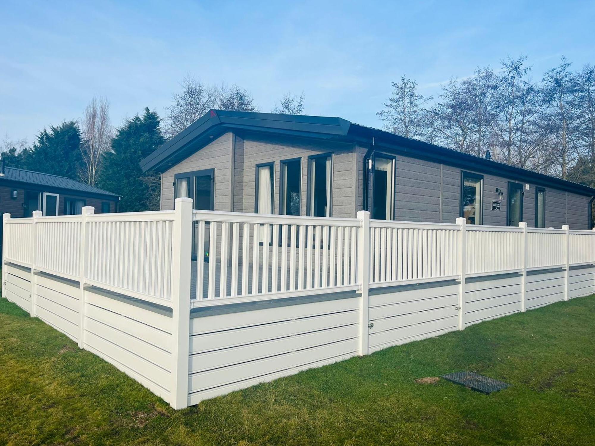 Bridgeview Lodge With Hot Tub York Exterior photo